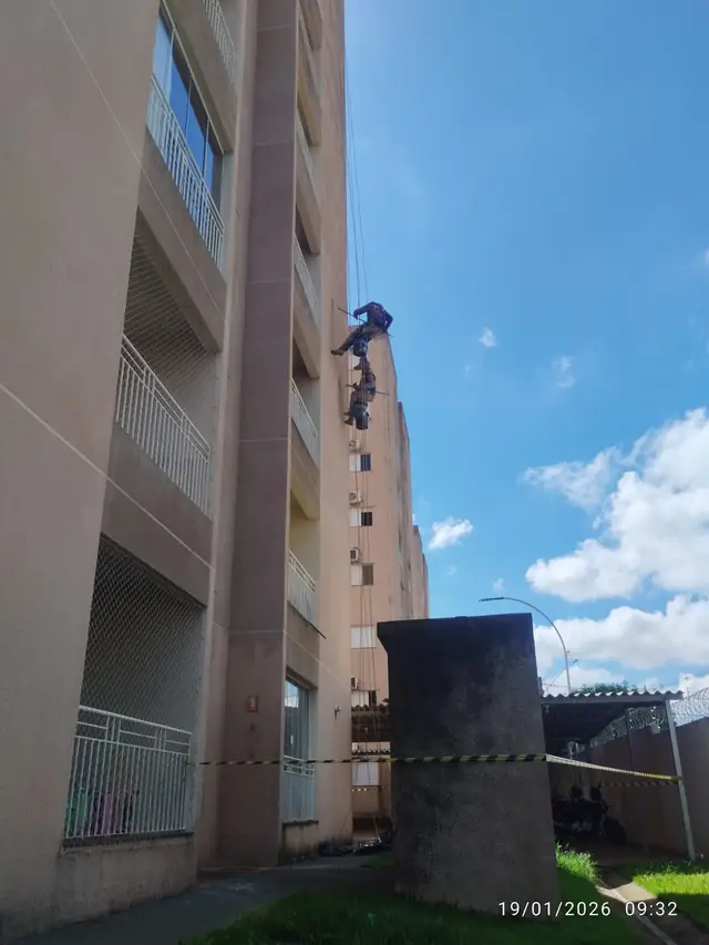 Limpeza técnica de fachada em altura